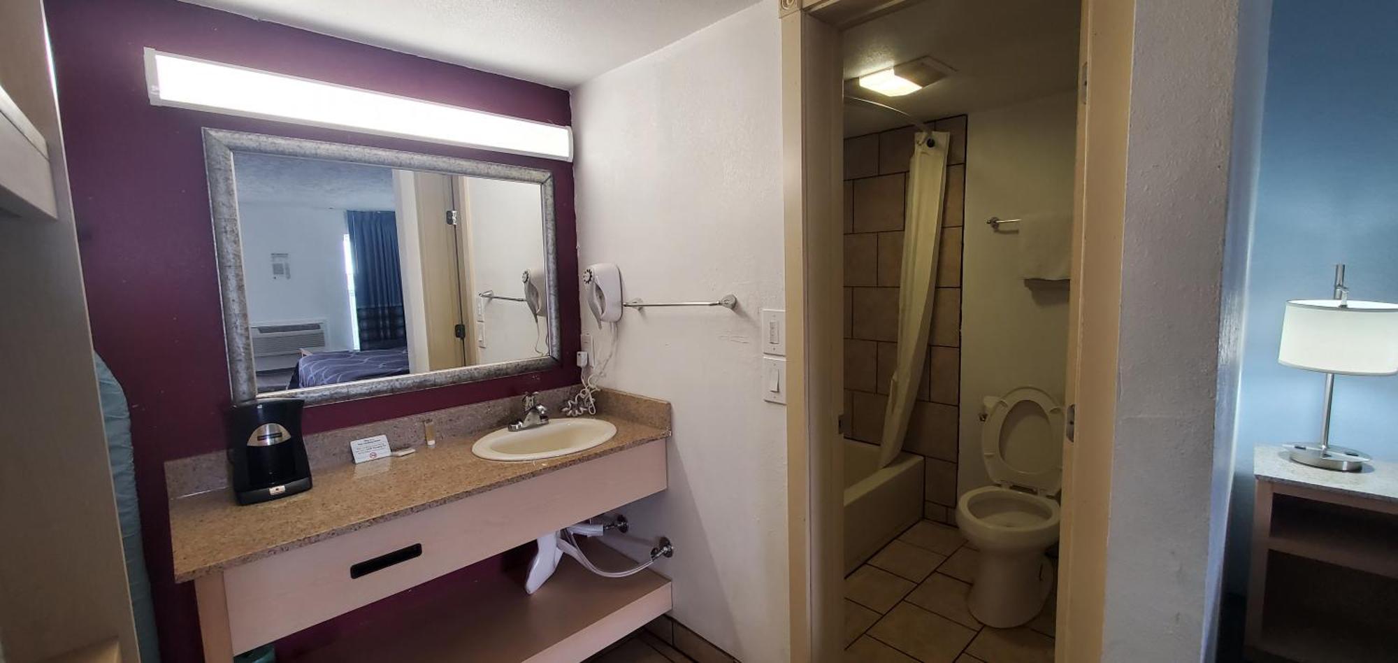 Super 8 By Wyndham City Of Moore Εξωτερικό φωτογραφία